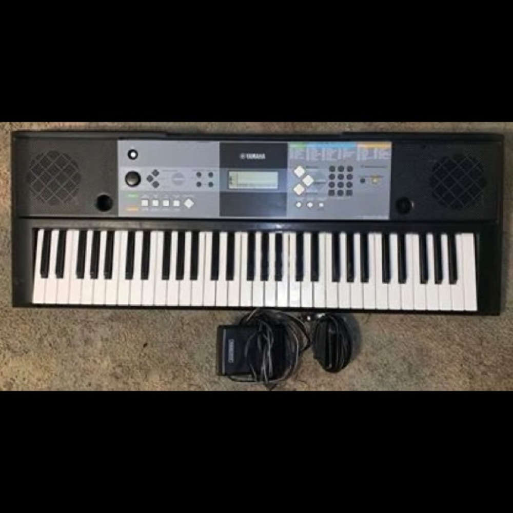 Yamaha Keyboard with peddles